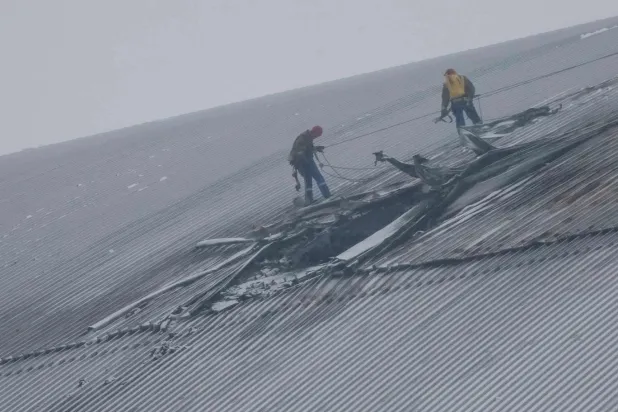 Uzmanlar, koruyucu kalkanda yaklaşık 15 metrelik delik açıldığını bildirmişti (Reuters)