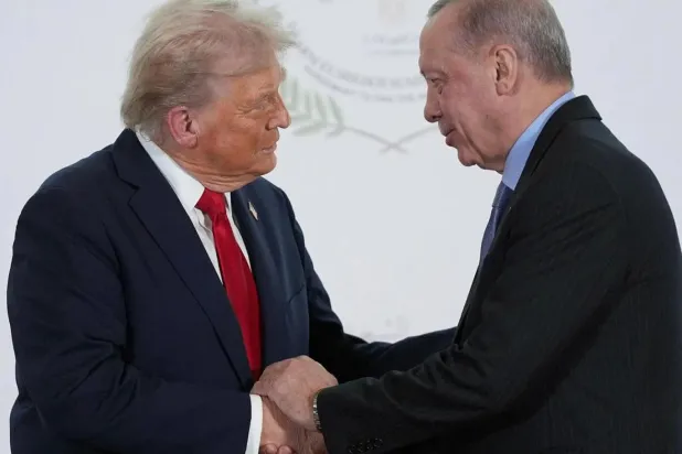 Trump ve Erdoğan arasındaki yakın bağ dünya basınında da gündem olmuştu (AP)