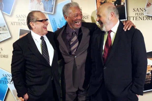 Rob Reiner (sağda), 2007 yapımı Şimdi ya da Asla'nın (The Bucket List) Paris'te düzenlenen basın toplantısında, filmin yıldızları Morgan Freeman (ortada) ve Jack Nicholson'la birlikte poz vermişti (AFP)