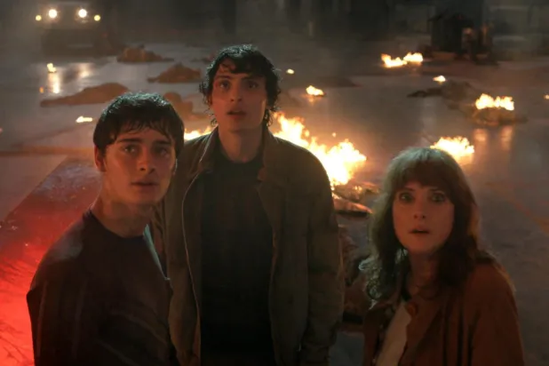 Ekran hayatına 2016'da başlayan 12 Emmy ödüllü Stranger Things, 1980'lerde kurgusal bir Amerikan kasabasında yaşanan paranormal olayları konu alıyor (Netflix)