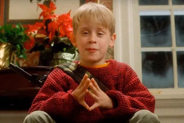 Macaulay Culkin, henüz 10 yaşındayken rol aldığı Evde Tek Başına'yla bir anda tüm dünyanın tanıdığı bir Hollywood yıldızına dönüşmüştü (20th Century Fox)