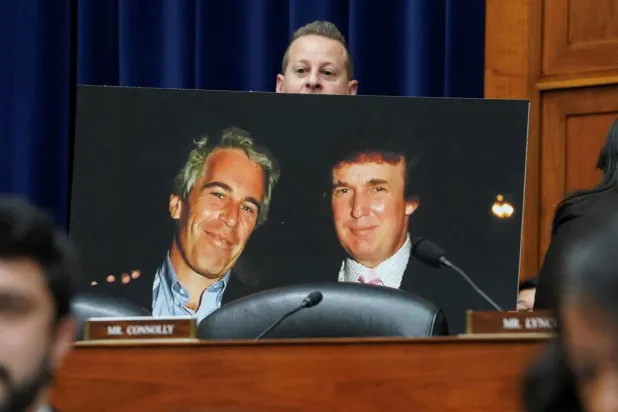 ABD Başkanı, Epstein'in fuhuş ağının parçası olduğu iddialarını defalarca reddetmişti (Reuters)