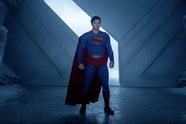 Pearl ve The Greatest Hits gibi yapımlarla da tanınan 32 yaşındaki Amerikalı aktör David Corenswet, ikonik süper kahraman Superman rolünde (Warner Bros.)