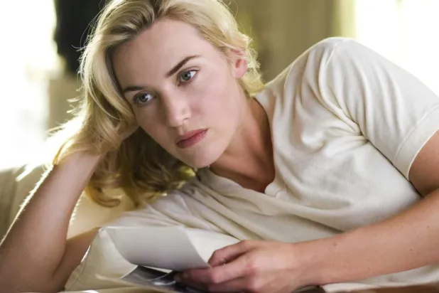 Kate Winslet, Sam Mendes'in yönettiği Hayallerin Peşinde'de (Revolutionary Road) bir kez daha Leonardo DiCaprio'yla kamera karşısına geçmişti (Paramount Pictures)