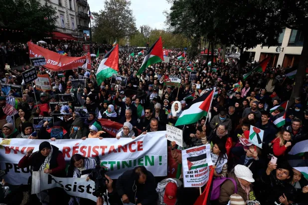 Gazze savaşının patlak vermesiyle Fransa'da İsrail karşıtı protestolar düzenlemişti (AP)