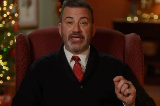 Kimmel'ın katıldığı Channel 4'un Alternatif Noel Mesajı programında bir medya ünlüsü, Kral'ın resmi konuşmasına alternatif bir mesaj paylaşıyor (Channel 4)