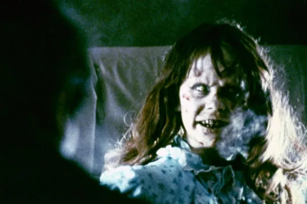 William Peter Blatty'nin aynı isimli romanından uyarlanan iki Oscarlı Şeytan, 12 yaşındaki Regan'ın hikayesini anlatıyor (Warner Bros.)