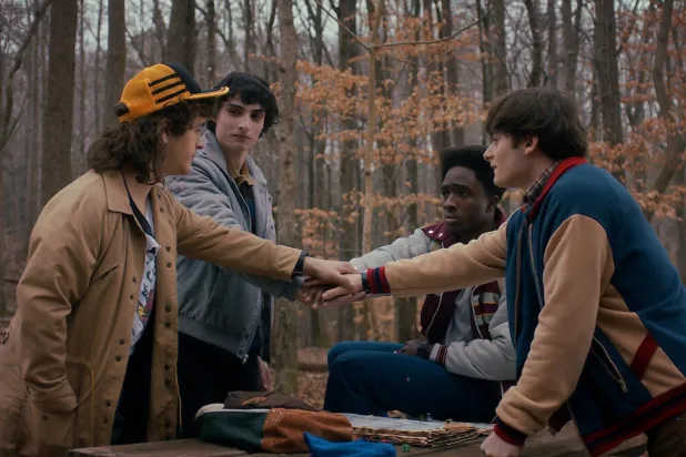 Ekran hayatına 2016'da başlayan 12 Emmy ödüllü Stranger Things, 1980'lerde geçiyor ve hayali bir Amerikan kasabasında yaşanan paranormal olayları konu alıyor (Netflix)