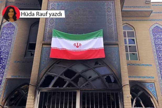  Son halk protestoları sırasında hasar gören Beheşti Cami’ndeki İran bayrağı, Tahran, 21 Ocak 2026 (AFP)