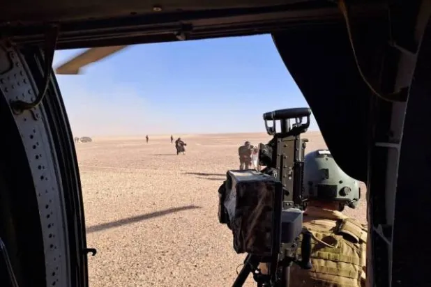 مداهمة قوة خاصة مشتركة من القوات المسلحة الأردنية والأجهزة الأمنية أوكار عدد من المهربين وتجار المخدرات قرب المواقع الحدودية الشرقية في يناير الماضي (القوات المسلحة الأردنية)