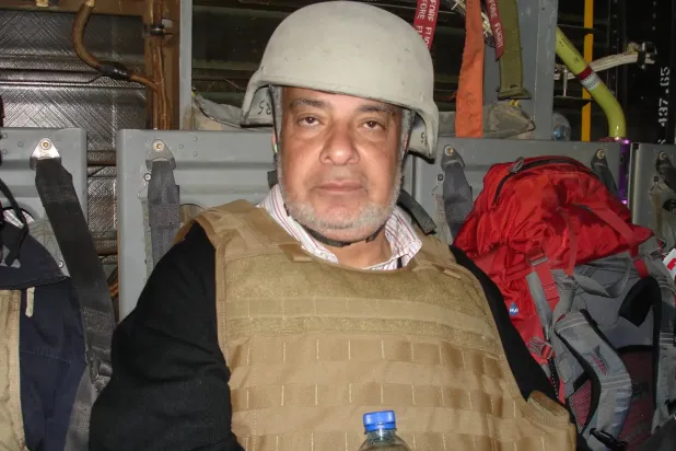 Gazeteci Muhammed eş-Şafii, askeri bir uçakla Afganistan'a giderken (Şarku’l Avsat)