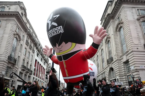 موكب العام الجديد في لندن (أ.ف.ب)