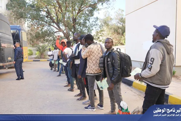قبيل ترحيل عدد من المهاجرين النيجيريين من غرب ليبيا (وزارة الداخلية)