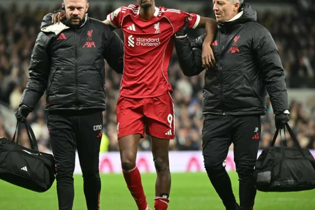 Liverpool's Alexander Isak is sidelined by a broken leg. JUSTIN TALLIS / AFP
