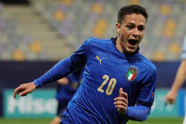 الإيطالي جياكومو راسبادوري يقترب من روما (رويترز)