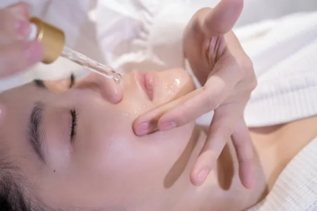 الأشخاص الذين يُهملون علاج جفاف الجلد خلال فصل الشتاء قد يصابون بالحكة وعدم الراحة (بيكسلز)