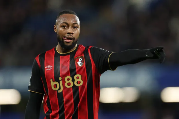 الغاني أنطوان سيمينيو جناح بورنموث (رويترز)