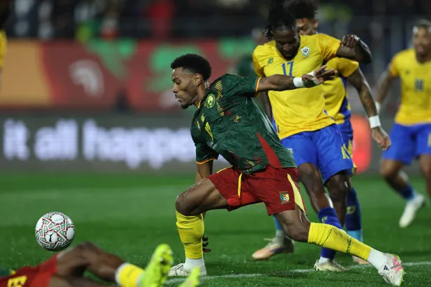 صامويل كوتو لاعب منتخب الكاميرون (أ.ف.ب)