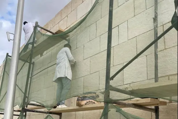 جانب من الأعمال بسور مجرى العيون (المستشار الإعلامي لاتحاد الآثاريين المصريين)