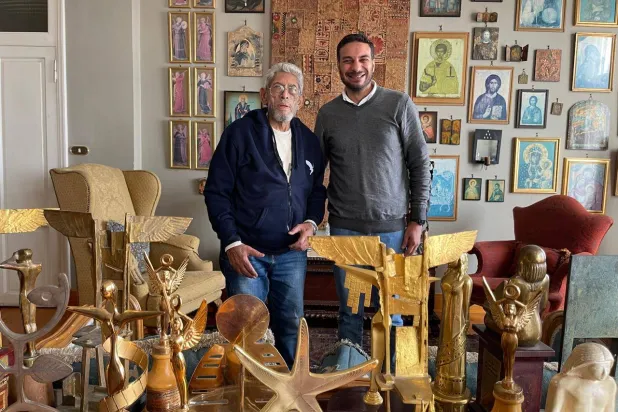 المنتج محمد عبد الوهاب والمخرج داود عبد السيد في كواليس الفيلم الوثائقي (خاص لـ«الشرق الأوسط»)