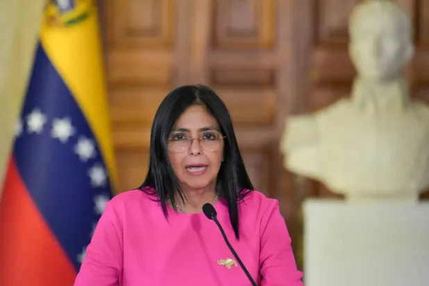 Karakas'ta düzenlenen basın toplantısında Venezuela Başkan Yardımcısı Delcy Rodriguez (Arşiv-AFP)