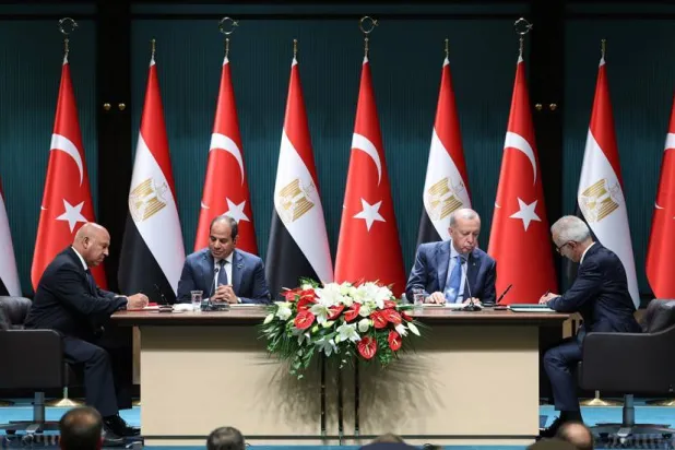 الرئيسان المصري والتركي خلال توقيع مذكرات تفاهم خلال اجتماع المجلس الاستراتيجي المصري- التركي بأنقرة في سبتمبر الماضي (الرئاسة التركية)