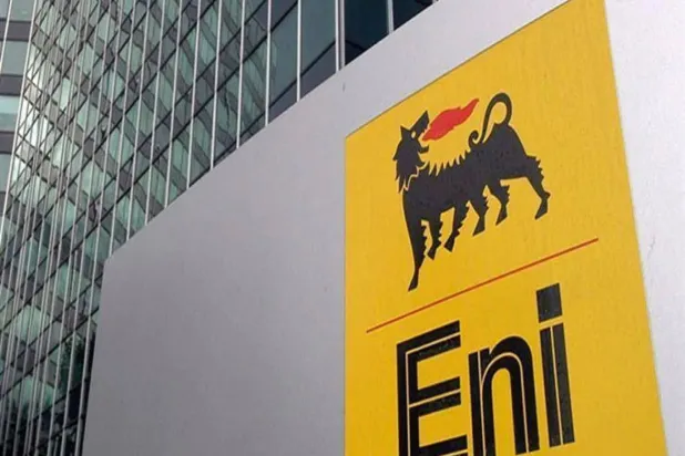 شعار شركة «إيني» الإيطالية التي تراقب تطورات فنزويلا خشية تأثر أعمالها بقطاع الغاز (د.ب.أ)