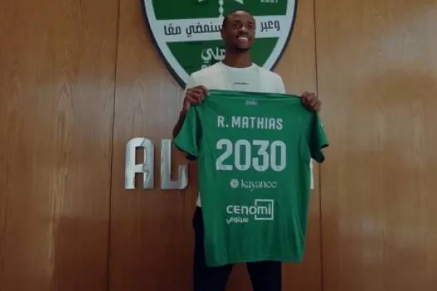 المهاجم البرازيلي ريكاردو ماتياس في الفيديو الرئيسي الذي بثه النادي عبر حسابه (النادي الأهلي)
