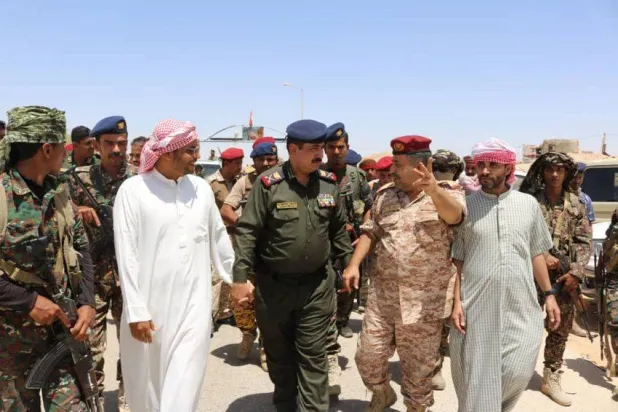 وزير الداخلية اليمني خلال إحدى جولاته السابقة في وادي حضرموت (سبأ)