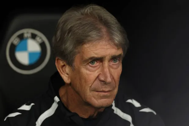 التشيلي مانويل بيلغريني المدير الفني لفريق ريال بيتيس (رويترز)