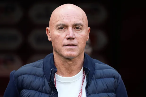 ميغيل غاموندي مدرب المنتخب التنزاني (أ.ب)