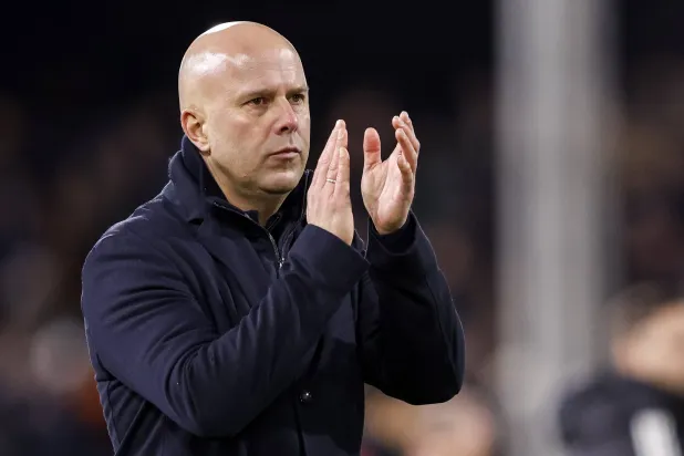 أرني سلوت مدرب ليفربول (إ.ب.أ)