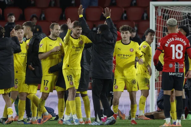 فرحة لاعبي جيرونا بالفوز على مايوركا (إ.ب.أ)