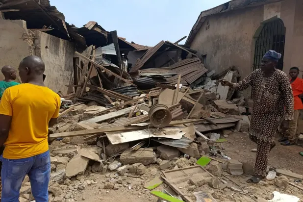 Nijerya'daki milisler üzerine ABD hava saldırısının yol açtığı yıkımdan (Arşiv - Reuters)