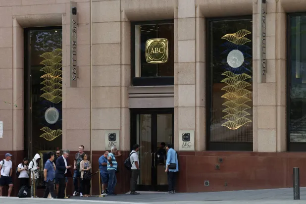 FILE PHOTO: People queue outside the ABC Bullion store in Sydney, Australia, October 8, 2025. REUTERS/Hollie Adams/File Photo