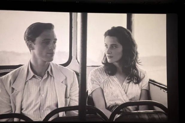 فيلم يضع الإنسان أمام صمت العالم من دون موسيقى تعزية (الشرق الأوسط)