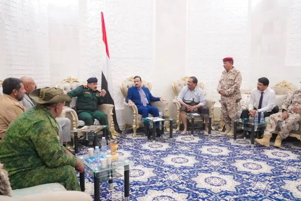 Şebva Valisi, bugün güvenlik durumu hakkında görüşmek üzere güvenlik yetkilileriyle bir araya geldi (Şebva Yerel Yönetimi)