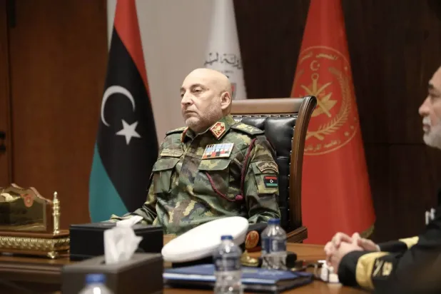 El-Haddad, uçağı Türkiye'de düşmeden önce Libya askeri liderlerinin katıldığı bir toplantıda (Batı Libya Genelkurmay Başkanı)