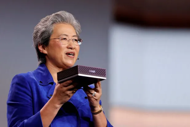 Lisa Su, CEO of AMD, holds an AMD Ryzen AI Halo Developer Platform during an AMD keynote address at CES 2026, an annual consumer electronics trade show, in Las Vegas, Nevada, US, January 5, 2026. (Reuters)