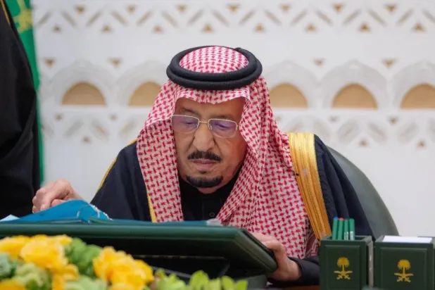 Suudi Arabistan Kralı Selman bin Abdülaziz, Riyad’da düzenlenen Suudi Arabistan Bakanlar Kurulu toplantısına başkanlık ederken (SPA)