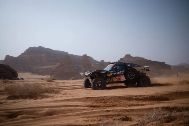 تصدّر السعودي ياسر بن سعيدان المرحلة الثالثة من «رالي داكار السعودية» (الاتحاد السعودي للسيارات والدراجات النارية)