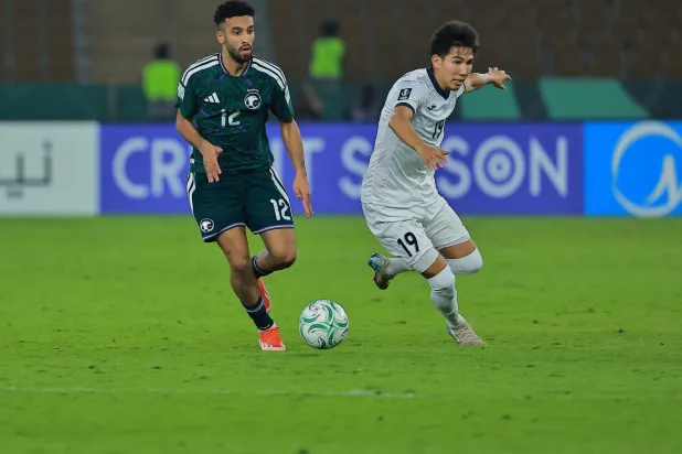 نجح «الأخضر» في تحقيق بداية مثالية له (تصوير: محمد المانع)