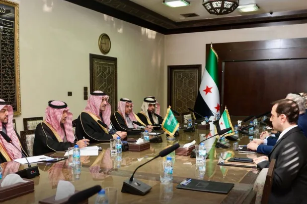 وفد «الصندوق السعودي» خلال لقائه وزير المالية السوري محمد يسر برنية (وزارة المالية السورية)