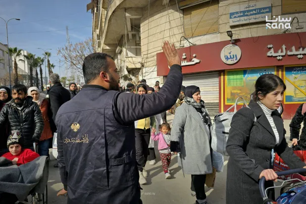 وصول نازحين من حيي الشيخ مقصود والأشرفية في حلب إلى عفرين بريف حلب (سانا)