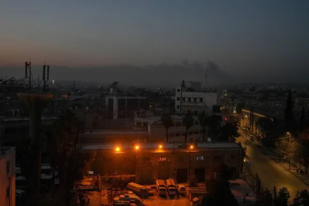 Smoke billows in the distance, in Aleppo, northern Syria, 07 January 2026. (EPA)