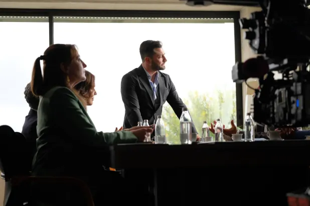 يشارك حالياً في تصوير المسلسل المعرّب «حب أعمى» (صور الممثل)