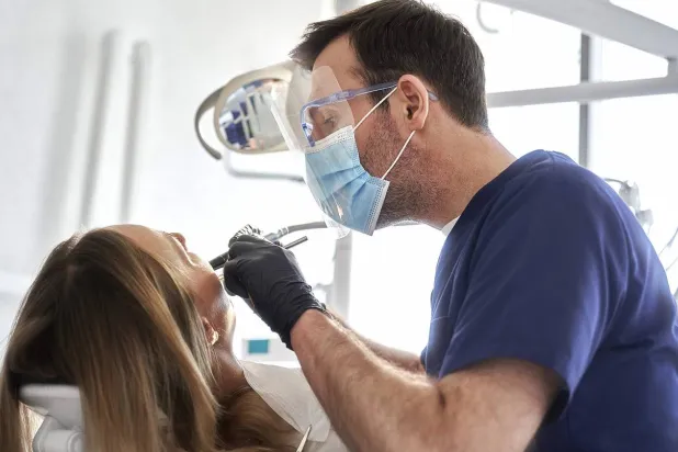 العلاج الإشعاعي للسرطان قد يؤثر على صحة الأسنان (جامعة يوتا)