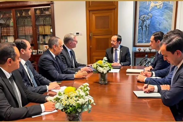  الرئيس القبرصي نيكوس خريستودوليدس يستقبل وزير البترول المصري كريم بدوي أثناء زيارته إلى نيقوسيا الخميس (وزارة البترول المصرية)