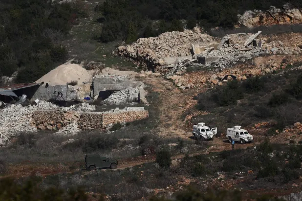 مقتل شخص جراء غارة إسرائيلية استهدفت سيارة في جنوب لبنان (رويترز)
