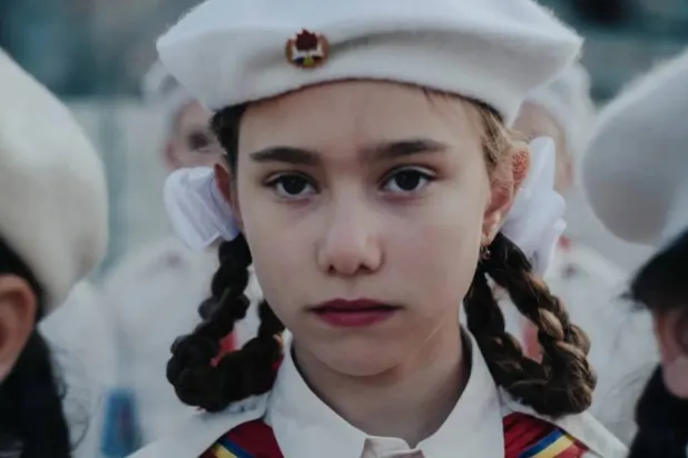 «أسنان حليب» (De Film)